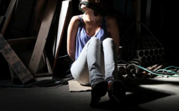 Secuestran a joven mujer, sujeto la mantenía cautiva bajo los efectos de una droga, la rescatan