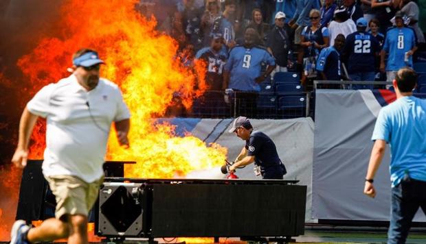 [TLMD - NATL] Sorpresivo incendio en campo de juego causa espectáculo inesperado