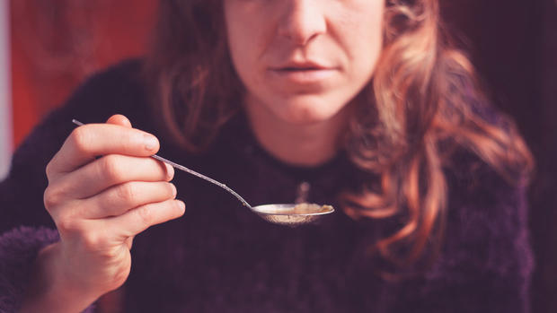 Queda paralizada y contrae botulismo tras ingerir sopa en lata