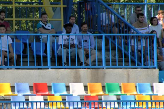 Thomas Partey viendo en el palco el encuentro del Alcobendas Sport