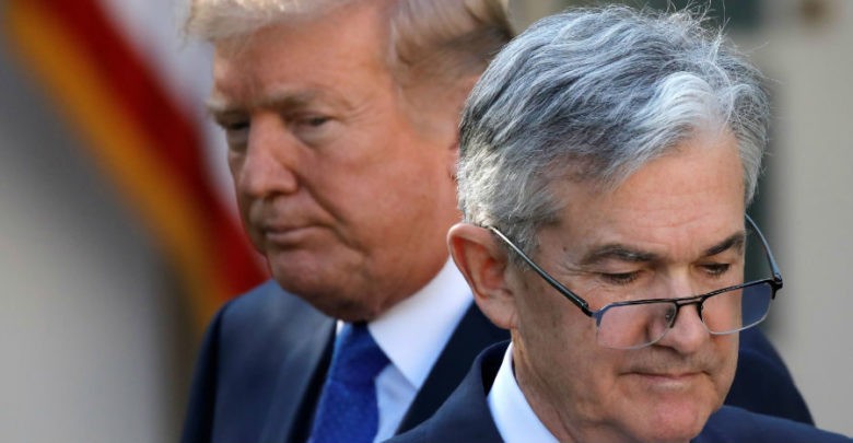 Trump pide a la Fed que baje tasas de interés a “cero o menos”
