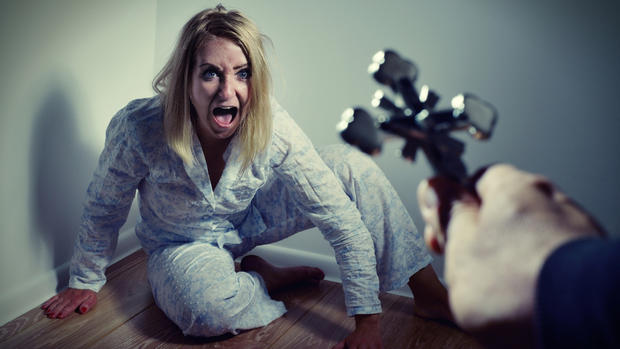 [TLMD - NATL] Exorcismos por celular se disparan ante más "poseídos por el demonio"