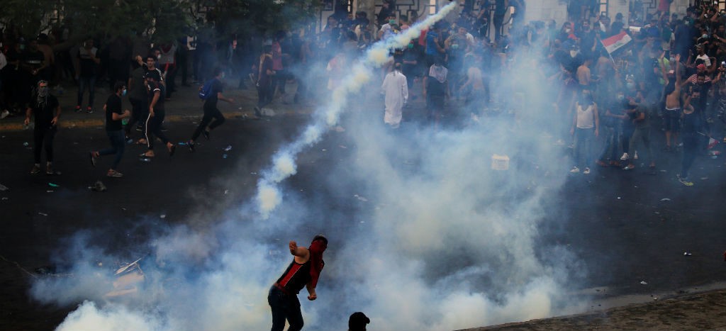 Al menos 20 muertos por protestas en Irak; decretan toque de queda