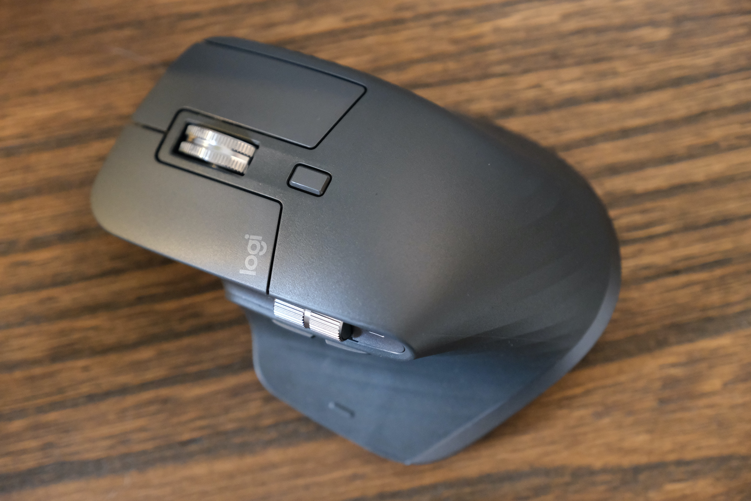 Logitech MX Keys MX Master 3 9