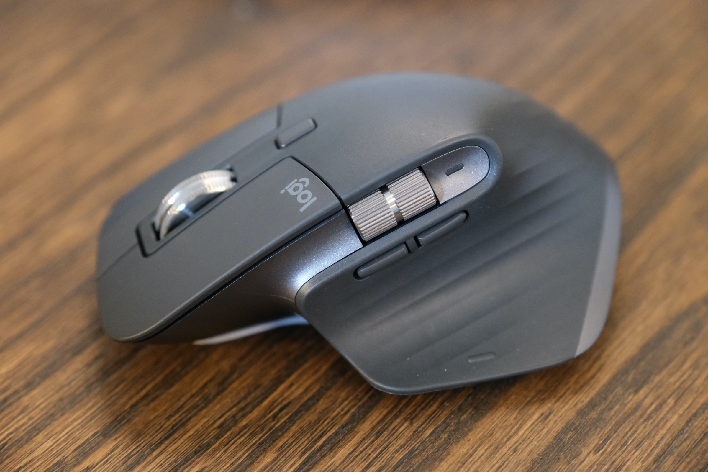 Logitech MX Keys MX Master 3 10