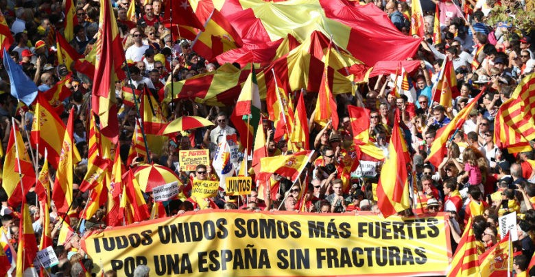 Constitucionalistas marchan en Barcelona contra independentismo