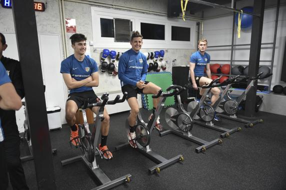 Los jugadores del Andorra, en el gimnasio