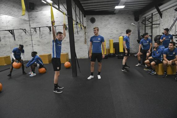Los jugadores del Andorra, en el gimnasio
