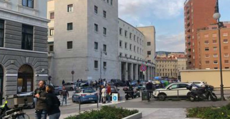 Ataque en Italia deja dos policías muertos