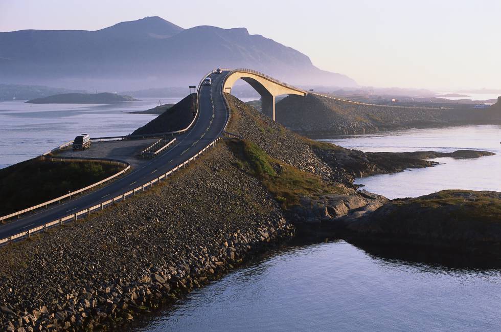 La Carretera del Atlántico (Atlanterhavsvegen), en la costa de Noruega.