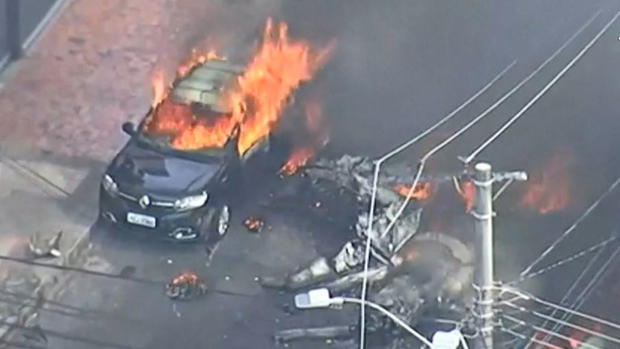 Avioneta se estrella en transitada calle y deja saldo mortal