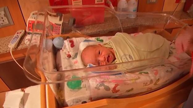 [TLMD - NATL] 1 en 10 millones: insólito parto múltiple sorprende a padres