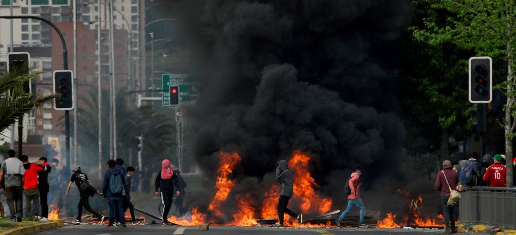 Decretan nuevo toque de queda en diversas regiones de Chile por protestas