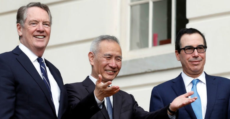 En busca de una tregua en la “guerra” con China, Trump se reunirá con enviado comercial, Lui He