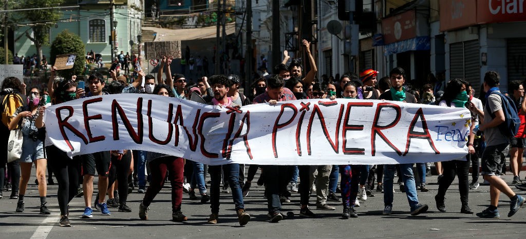 En medio de la crisis, Sebastián Piñera anula alza a electricidad y aumentará pensiones