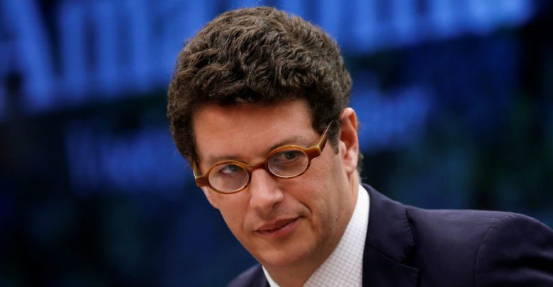 Entregan antipremio “exterminador del futuro” al ministro de Medio Ambiente de Brasil | Video