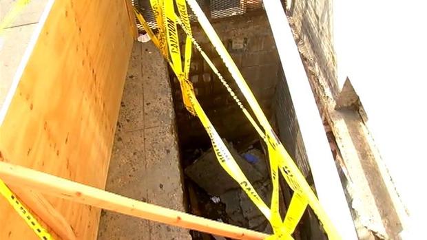 Captado en video: acera se “traga” a mujer en Nueva York