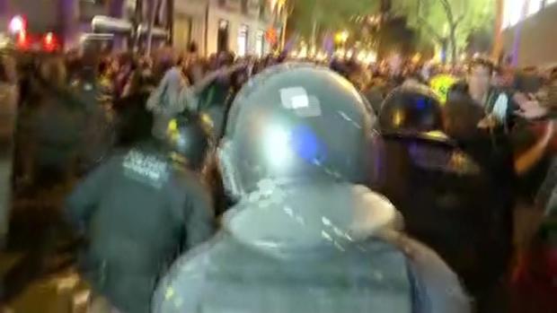 [TLMD - LV] Golpes y fuego marcan nueva jornada violenta en Barcelona