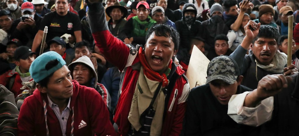 Indígenas de Ecuador retienen a ocho policías