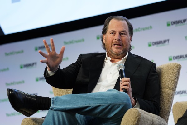 Las startups "se mantienen privadas durante demasiado tiempo", dice el fundador de Salesforce Marc Benioff
