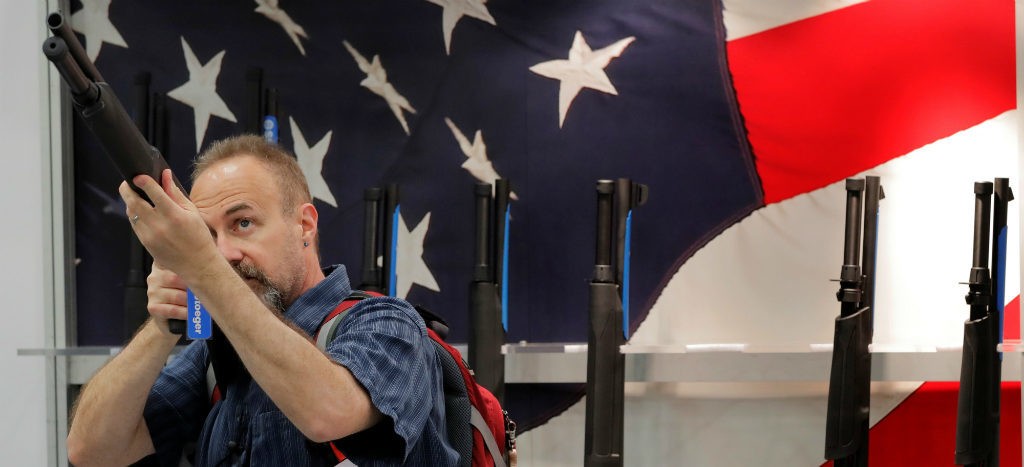 Maestros en Florida ya pueden portar armas en salón de clases