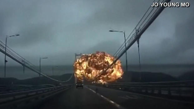 [TLMD - NATL] Captan en video momento de dramática explosión de barco petrolero