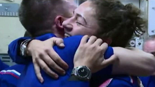 En cámara: los increíbles abrazos en el espacio