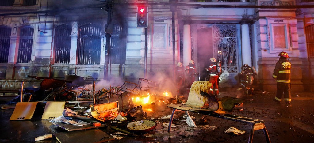 “Estamos en guerra contra un enemigo poderoso”: Sebastián Piñera, tras las protestas que dejaron al menos diez muertos