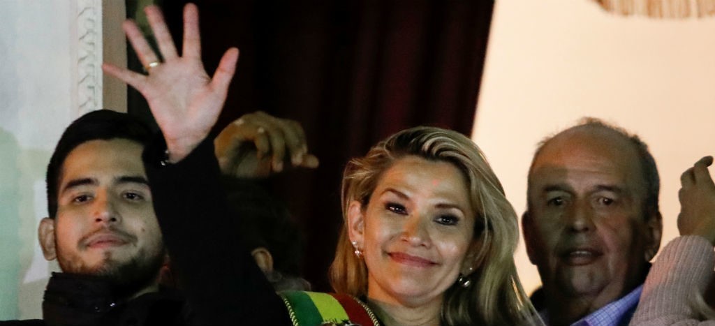 “Me dan pena los mexicanos”, dice la autoproclamada presidenta de Bolivia, por asilo a Evo; llama a AMLO “socialista”