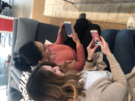 S’More es una nueva aplicación de citas que busca suspender la atracción física por algo más