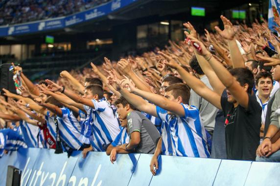 La Grada Aitor Zabaleta canta el 'Y lucharé' durante el Real Sociedad-Getafe de esta temporada