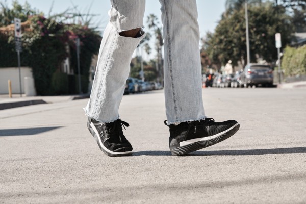 Estas zapatillas vibran