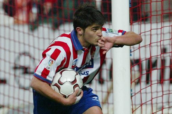 David Villa comenzó en el fútbol profesional en el Sporting de Gijón.