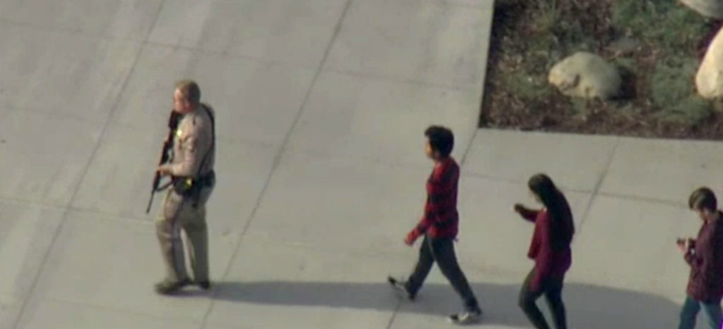 Suman dos muertos por tiroteo en California