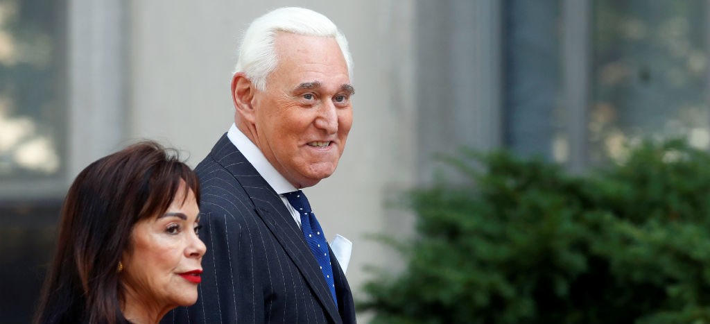 Corte federal halla culpable de mentirle al Congreso a Roger Stone, amigo y aliado de Trump