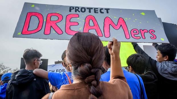 Se manifiestan en todo el país a favor de DACA