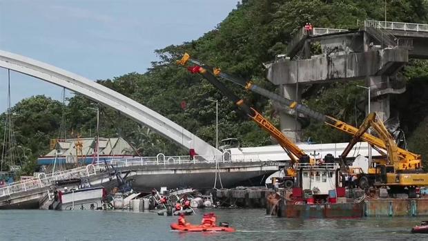 [TLMD - LV] El momento en que se derrumba un puente en Taiwán