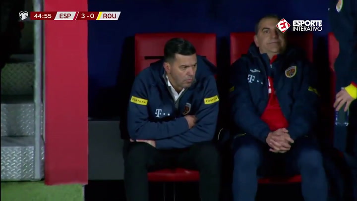 Gol de Adrián Rus en propia puerta en el España - Rumanía (4-0)