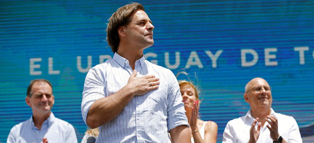 Lacalle Pou celebra con miles victoria electoral
