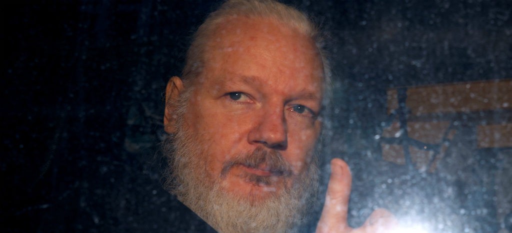 Assange podría morir en prisión si no recibe atención urgente, alertan médicos