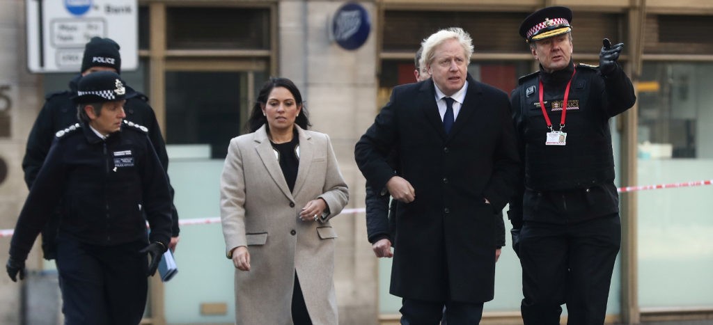 Boris Johnson promete penas más fuertes para terroristas