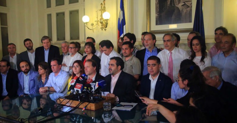 Chile acuerda histórico proceso para reemplazar su Constitución