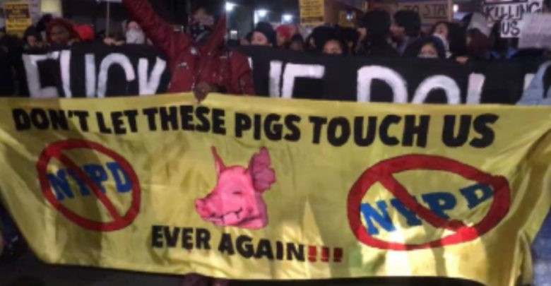 Cientos de personas salen a las calles de Nueva York en protesta contra la brutalidad policial | Video