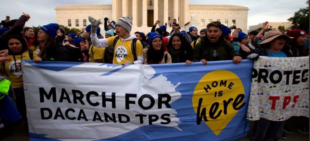 Corte Suprema de EU definirá la legalidad de DACA; dreamers se manifiestan por su futuro | Video