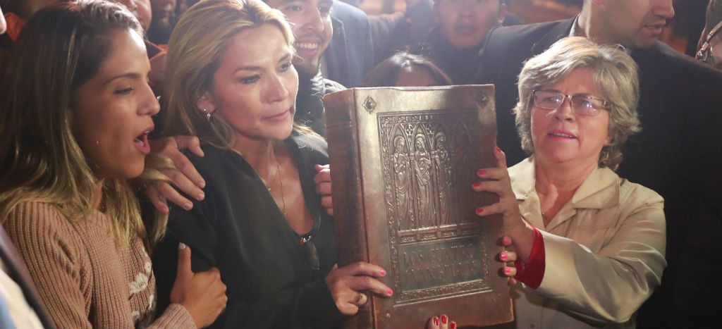 EU, Brasil y Guaidó reconocen a Jeanine Áñez como presidenta interina de Bolivia