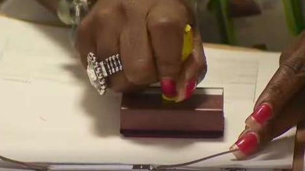 El gobierno revierte polémica decisión migratoria