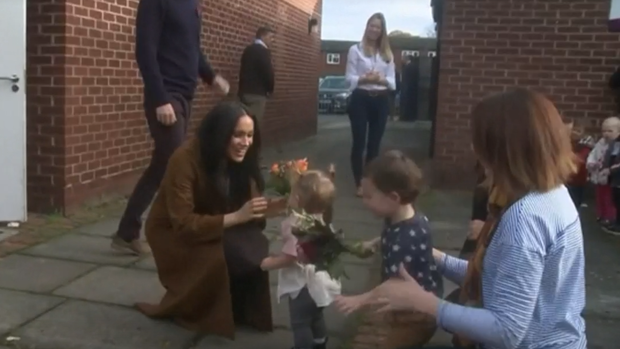 [TLMD - NATL] Desaire real: así reacciona Meghan Markle tras inesperado gesto de graciosa niña