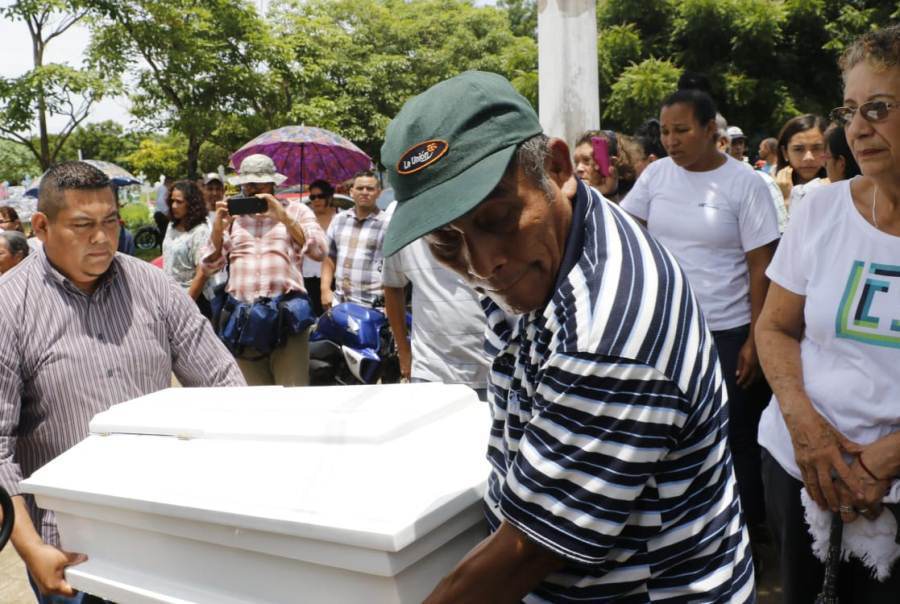 Matan a golpes a un niño, su abuelo murió de tristeza, no tuvo dinero para ir al hospital a visitar a su nieto (VIDEO)
