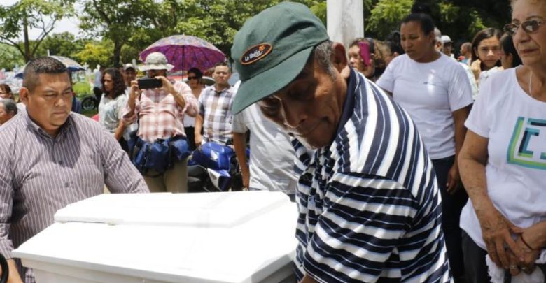 Matan a golpes a un niño, su abuelo murió de tristeza, no tuvo dinero para ir al hospital a visitar a su nieto (VIDEO)