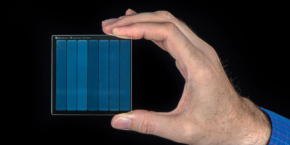 Microsoft almacenó una película completa de Superman en un trozo de vidrio